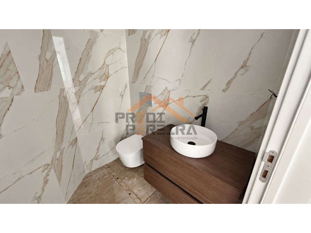 Situado em São Domingos de Benfica, apartamento T3, com varandas, t... - Grande imagem: 5/21