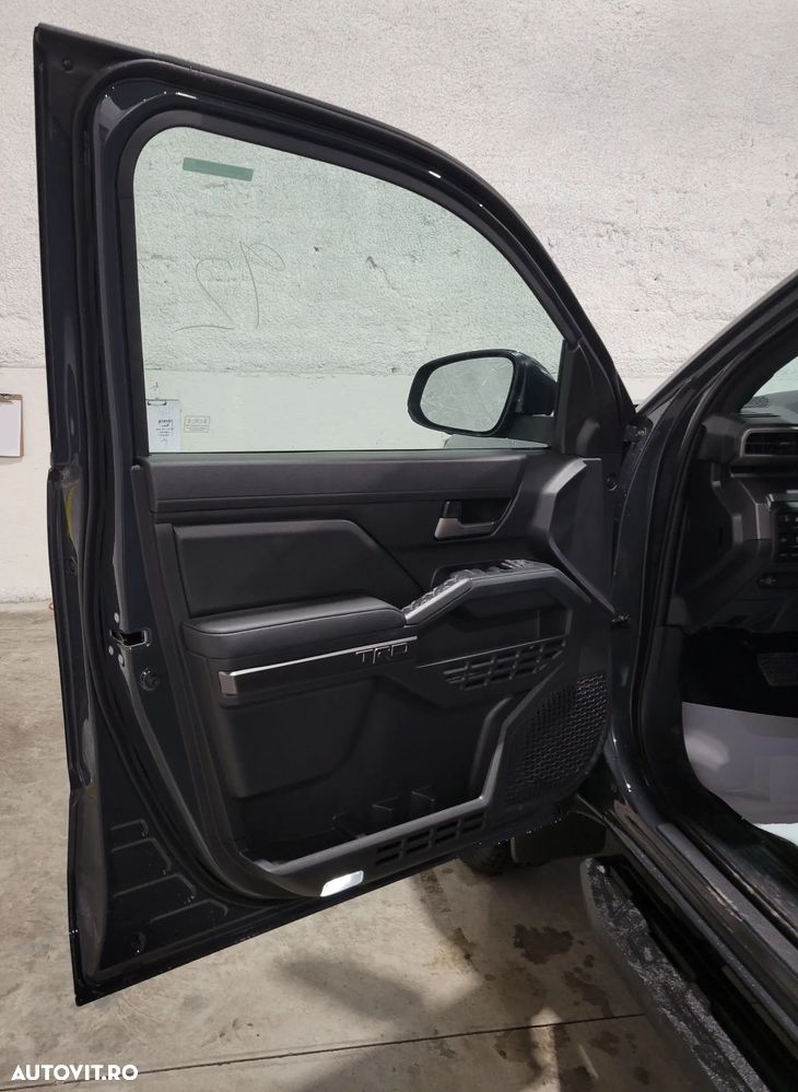 Toyota Tacoma - 11