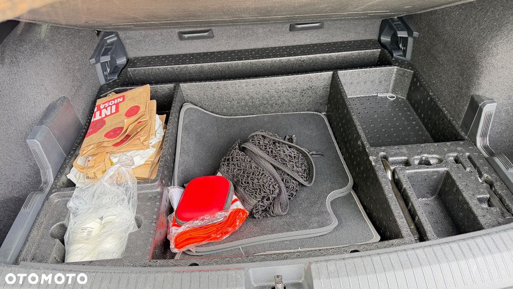 Volkswagen Tiguan 2.0 TDI SCR 4MotION DSG R-Line - 19