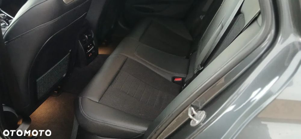 BMW Seria 3 318d Sport Line - 26