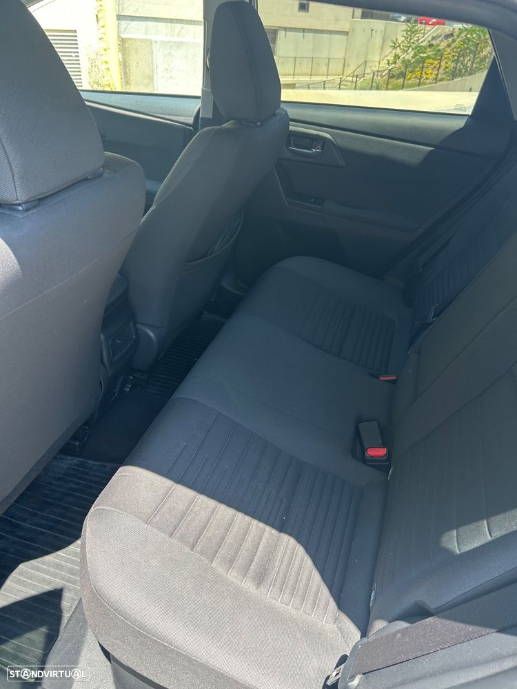 Toyota Auris Touring Sports 1.8 HSD Comfort+P.Sport - 9