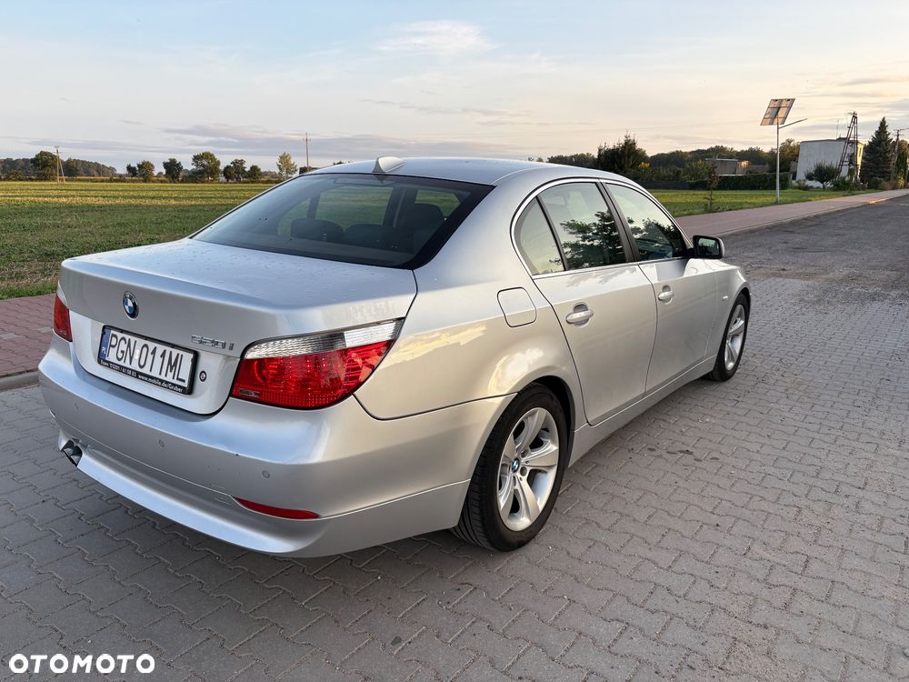 BMW Seria 5 520i - 7