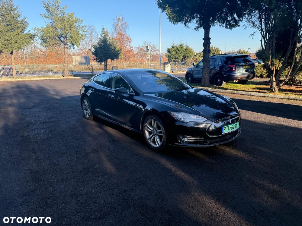 Tesla Model S Standard - 3