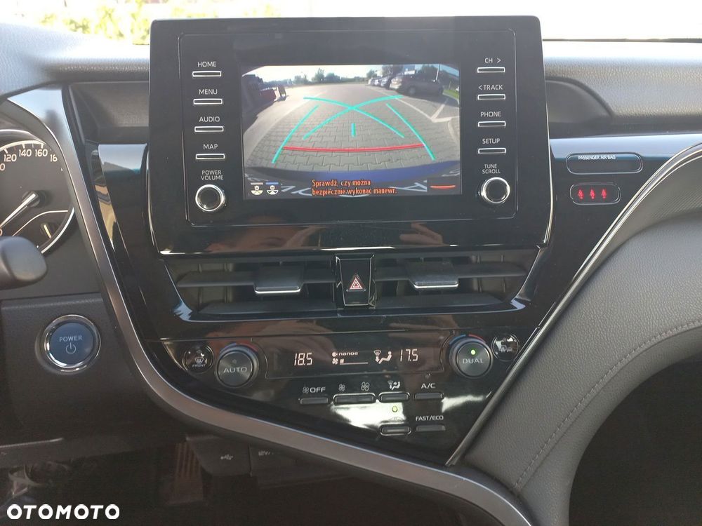 Toyota Camry 2.5 Hybrid Comfort CVT - 22