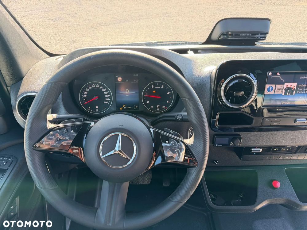 Mercedes-Benz Sprinter 519 - 25