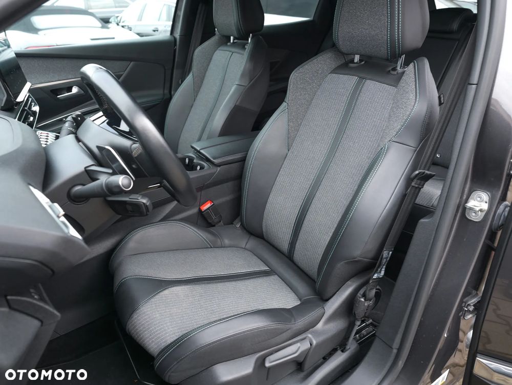 Peugeot 3008 1.6 PureTech HYbrid4 GT S&S EAT8 - 11