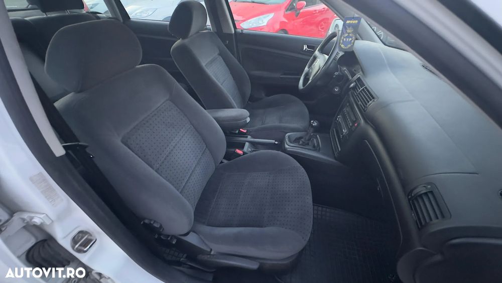 Volkswagen Passat - 4