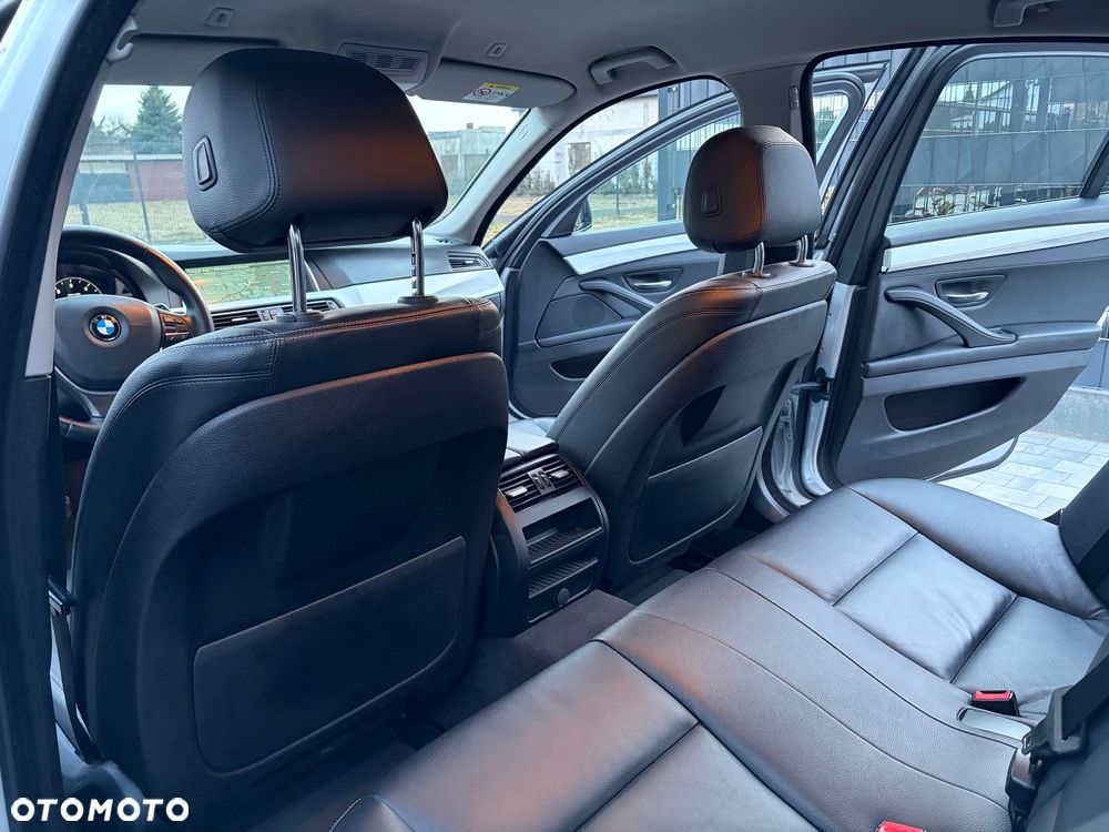 BMW Seria 5 520d xDrive - 12