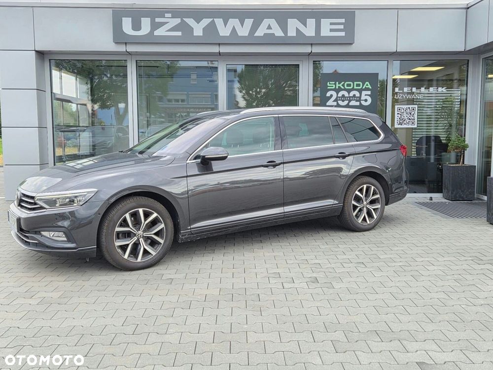 Volkswagen Passat - 1