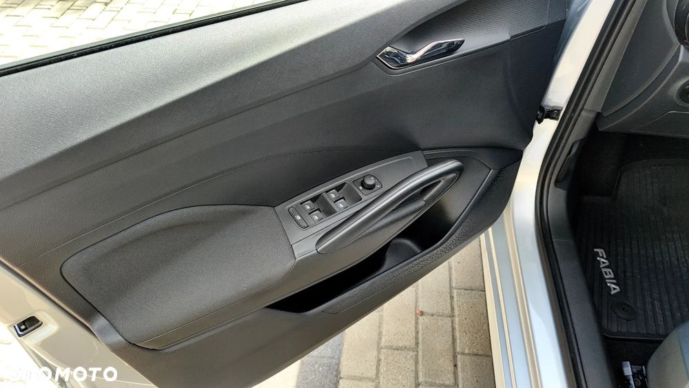 Skoda Fabia 1.0 TSI Essence DSG - 28