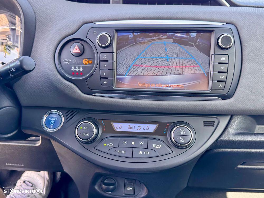 Toyota Yaris 1.5 HSD Sport+Navi - 13