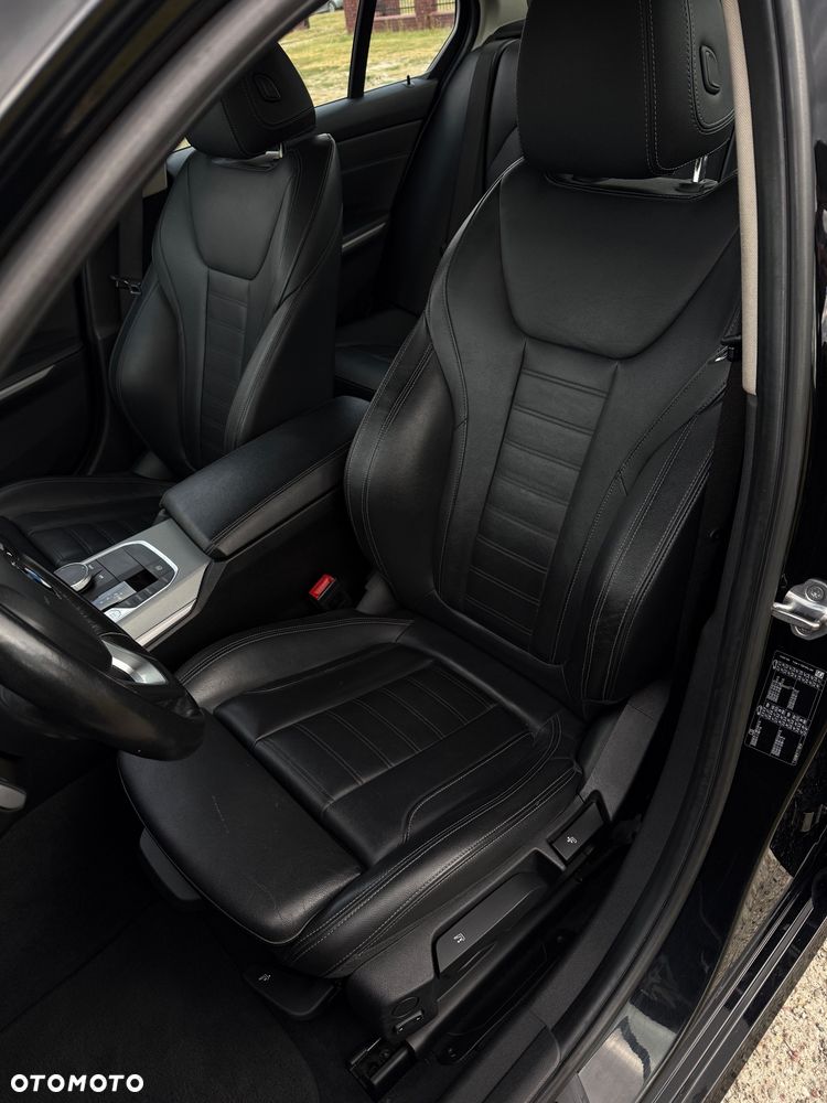 BMW Seria 3 330i - 9