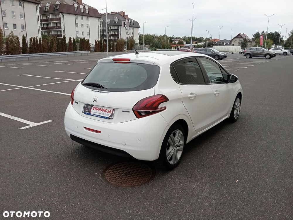 Peugeot 208 2017 photo 5