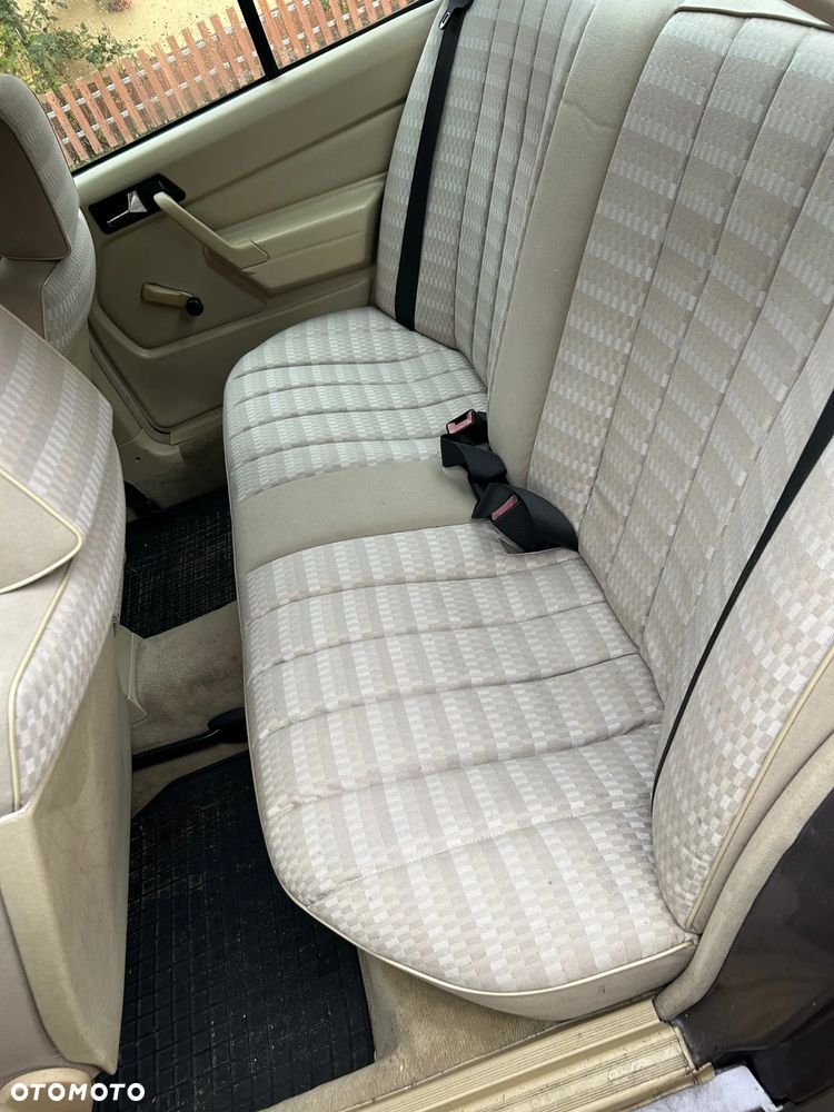 Mercedes-Benz W201 (190) - 10