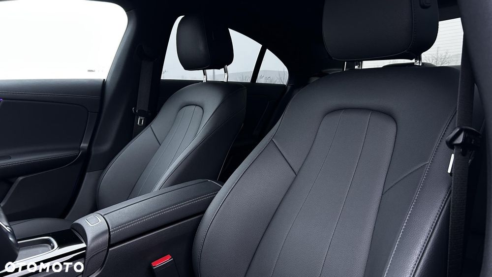 Mercedes-Benz CLA 200 Progressive 7G-DCT - 12