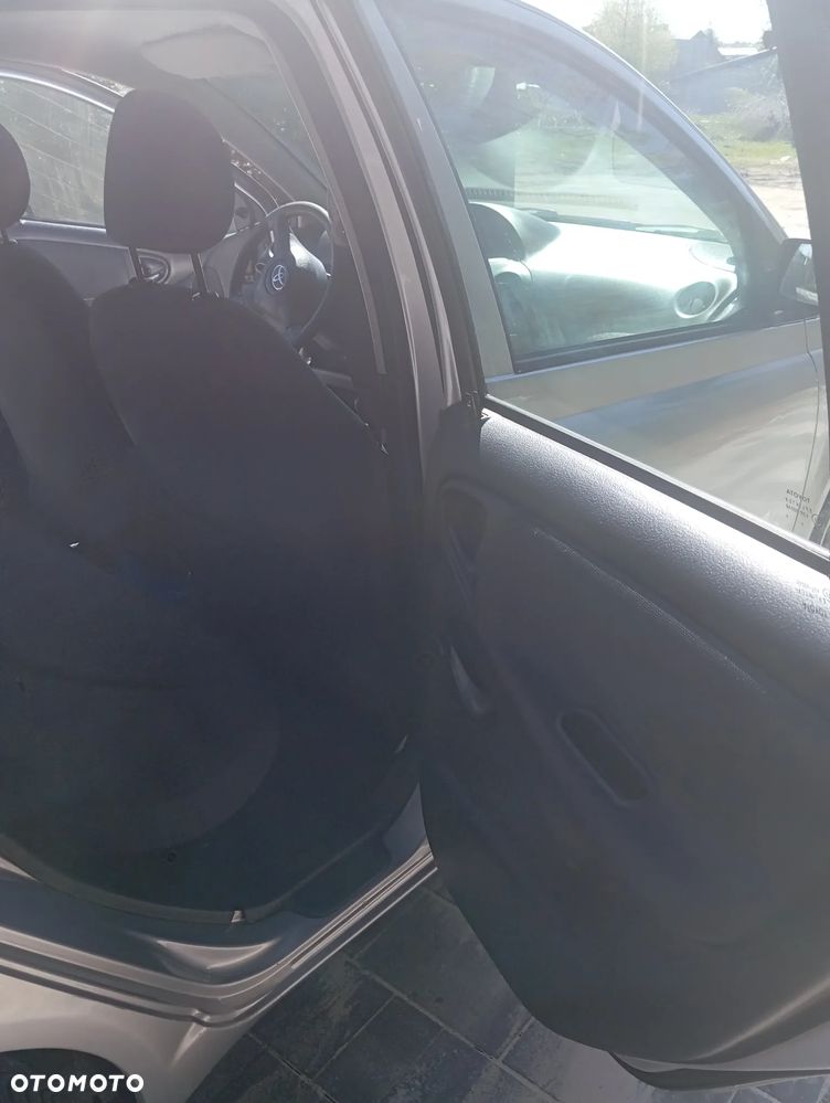 Toyota Yaris 1.0 Luna - 8