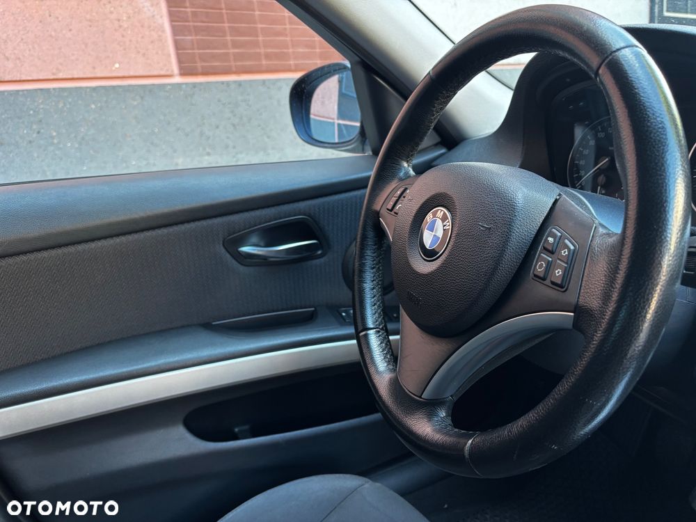 BMW Seria 3 318i Edition Exclusive - 6