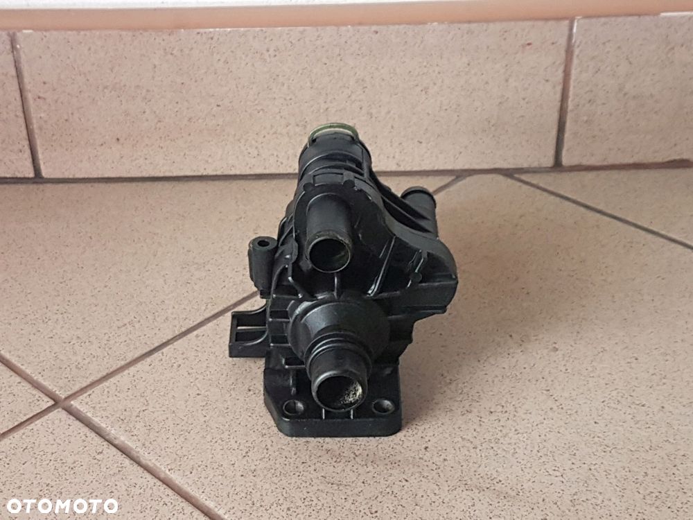 FOCUS MK2 1.6 TDCI OBUDOWA TERMOSTATU 9647767180 - 3