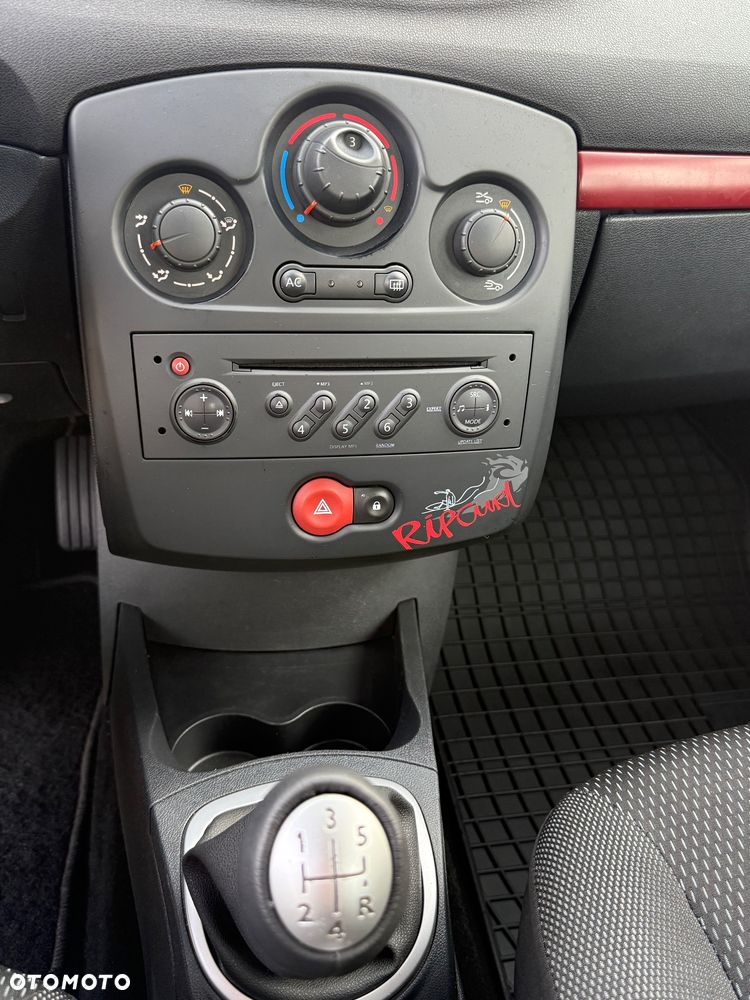 Renault Clio 1.2 16V Emotion - 26