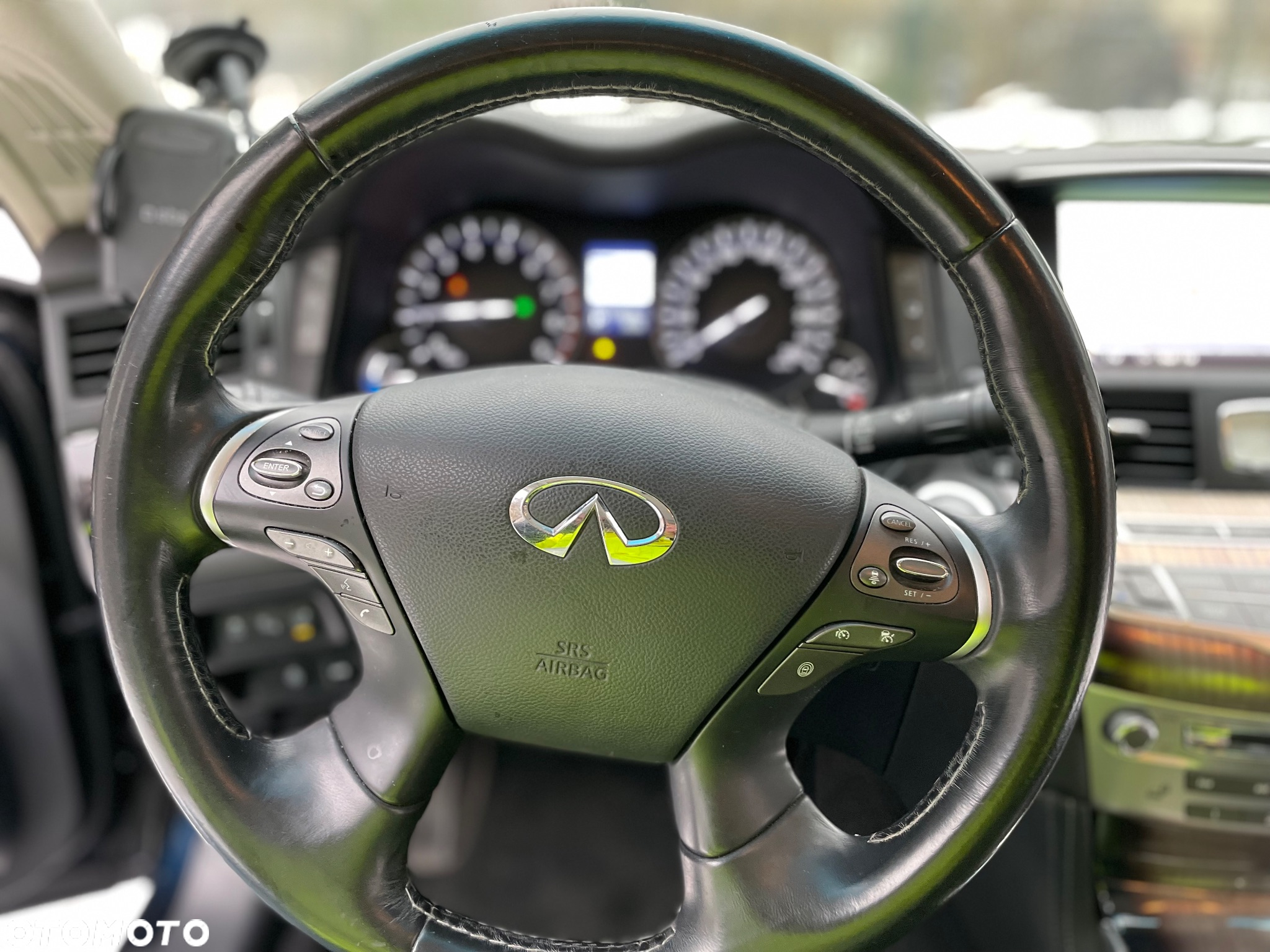 Infiniti Q70 Hybrid Premium Tech - 15