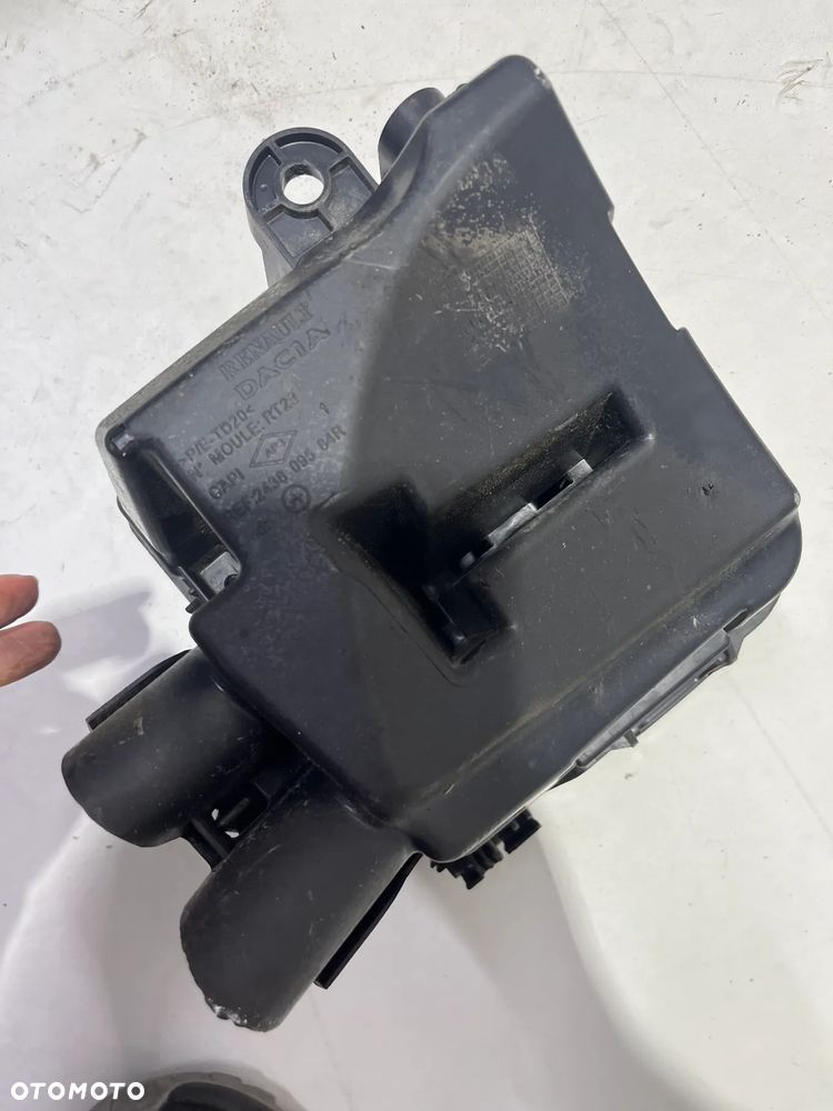 OBUDOWA SKRZYNKI BEZPIECZNIKÓW DACIA LOGAN 243809584R - 3