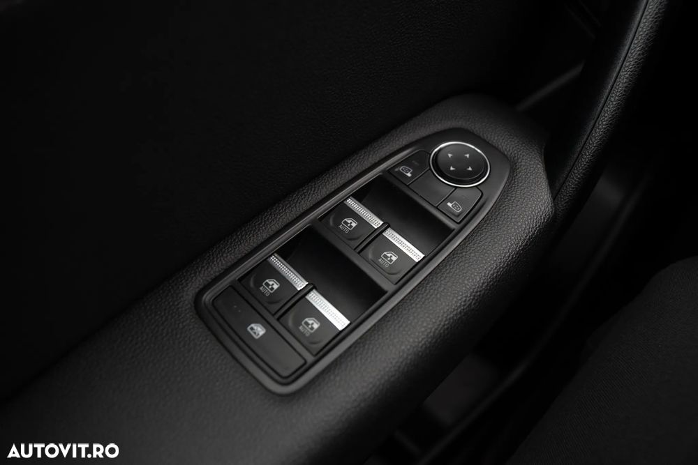 Renault Captur MHEV 140 Techno - 12