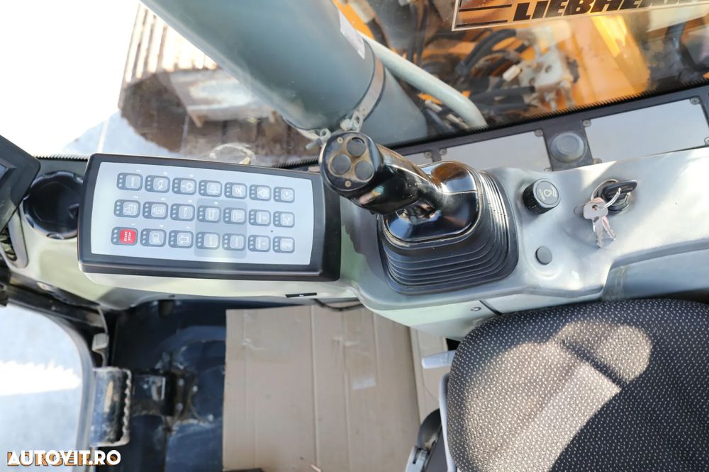 Liebherr R922 LC - 12