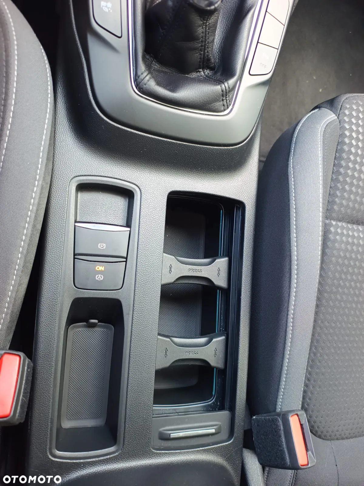 Ford Focus 1.0 EcoBoost Connected - 26