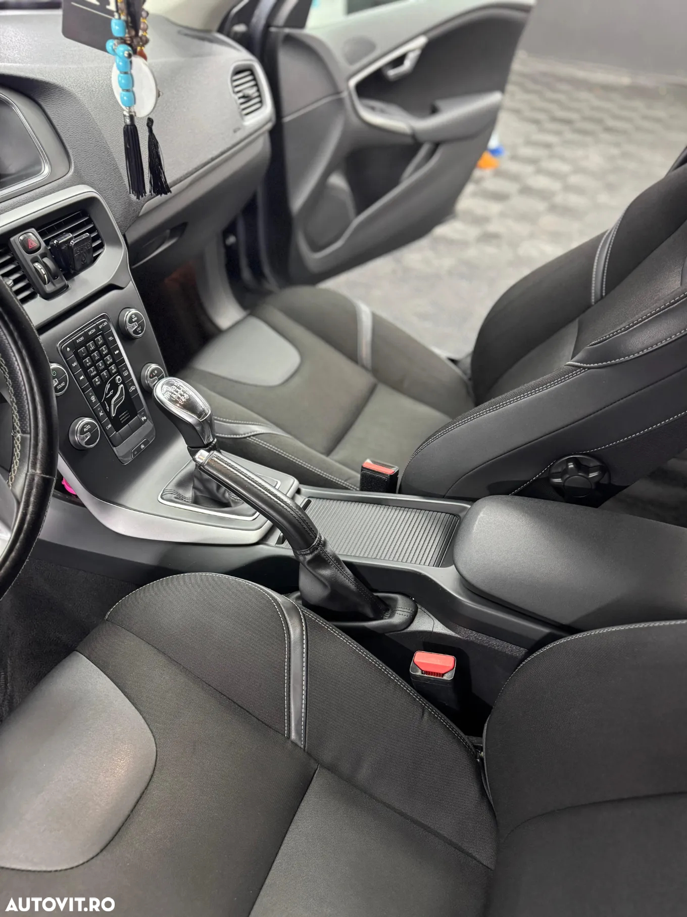 Volvo V40 D2 R-Design - 11