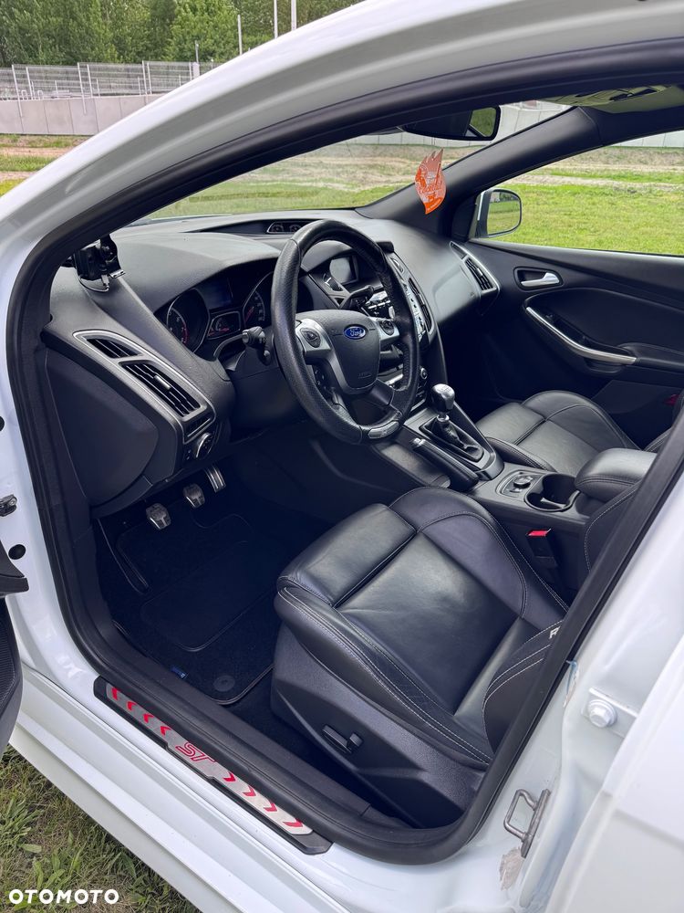 Ford Focus 2.0 EcoBoost ST mit Leder-Sport-Paket - 14