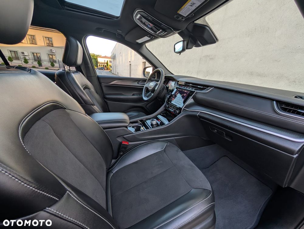 Jeep Grand Cherokee - 27