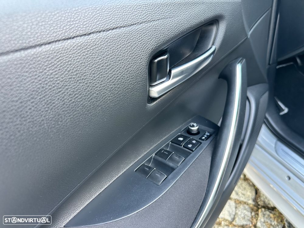 Toyota Corolla 1.8 Hybrid Square Collection - 31