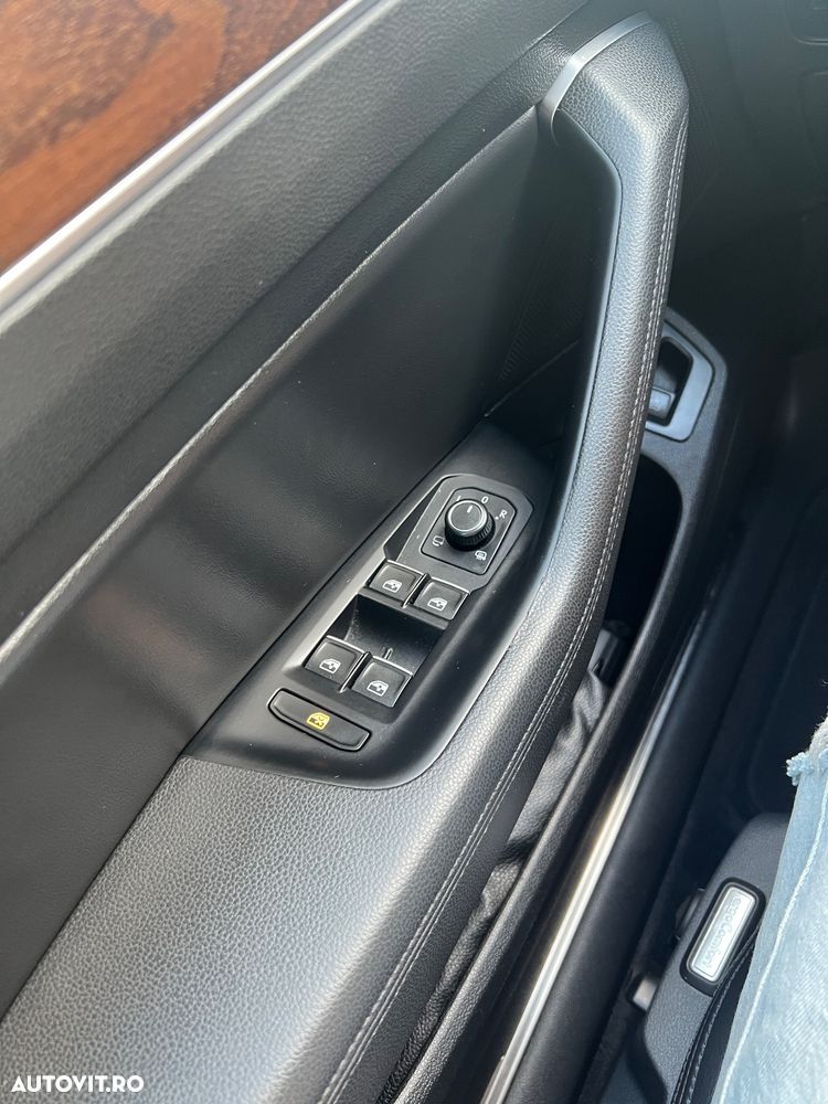 Volkswagen Passat Variant 2.0 TDI DSG Highline - 13