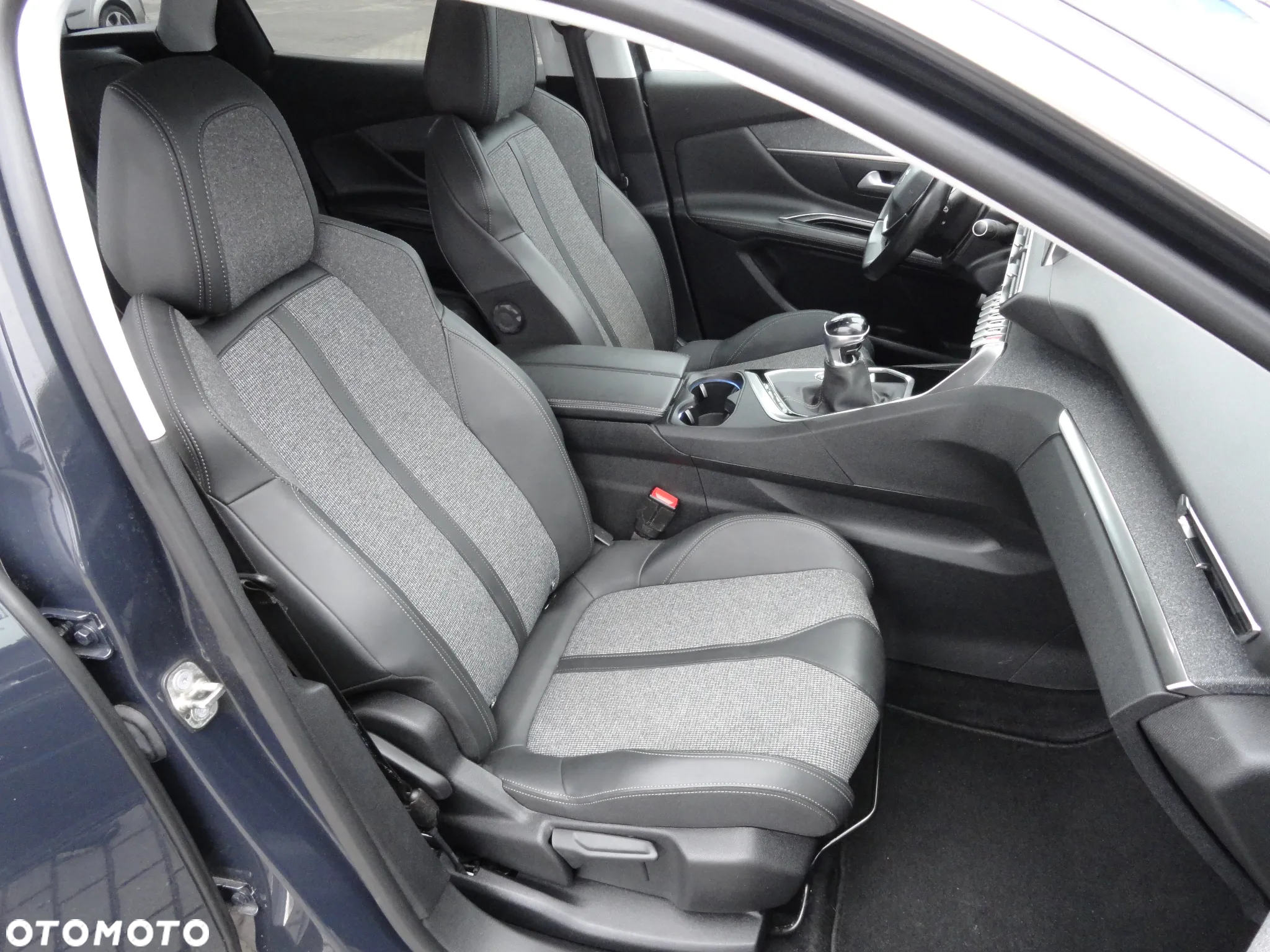 Peugeot 3008 1.5 BlueHDi Allure S&S - 11