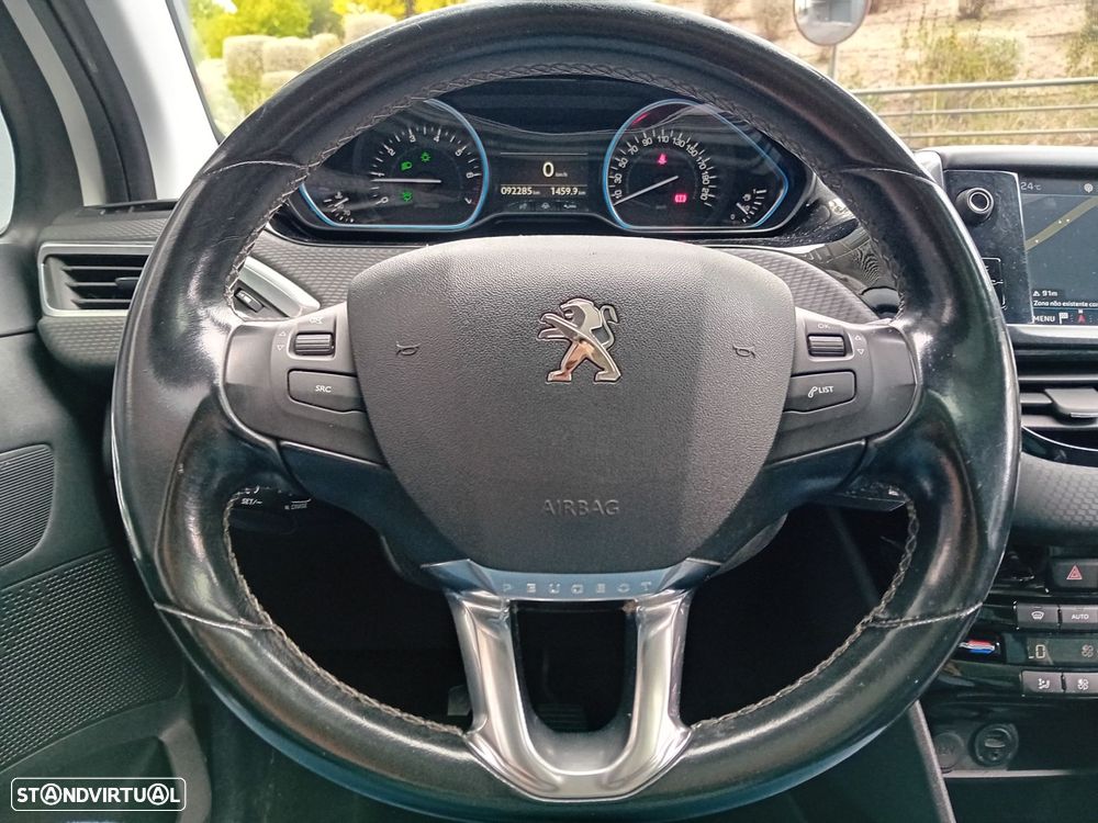 Peugeot 2008 1.2 PureTech Allure - 20