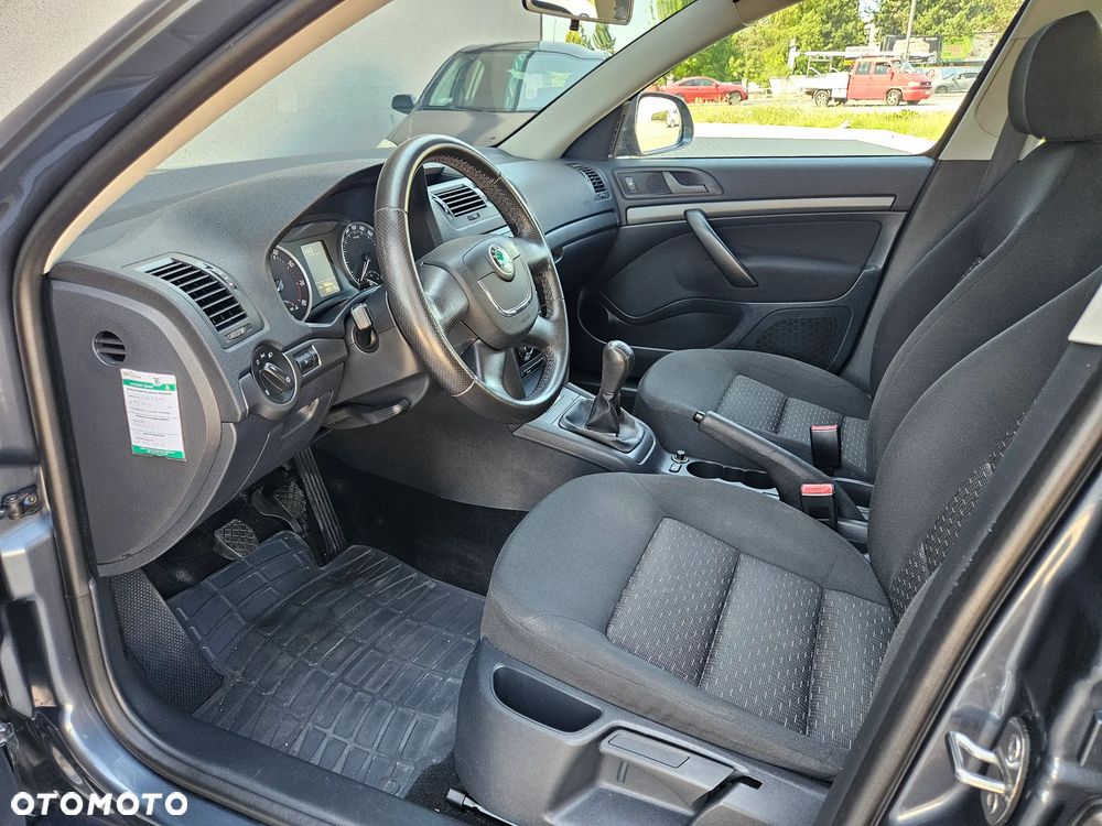 Skoda Octavia 1.6 Ambiente - 35