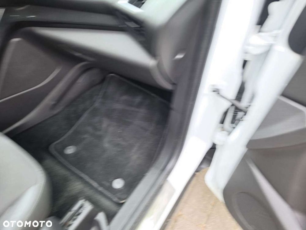 Ford Kuga - 27