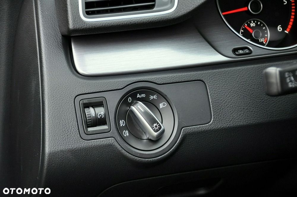 Volkswagen Passat - 36
