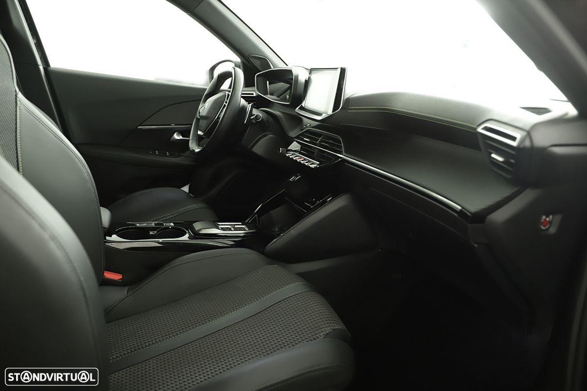 Peugeot 2008 1.2 PureTech GT EAT8 - 22