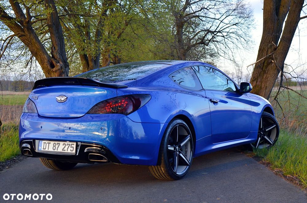 Hyundai Genesis Coupe - 4