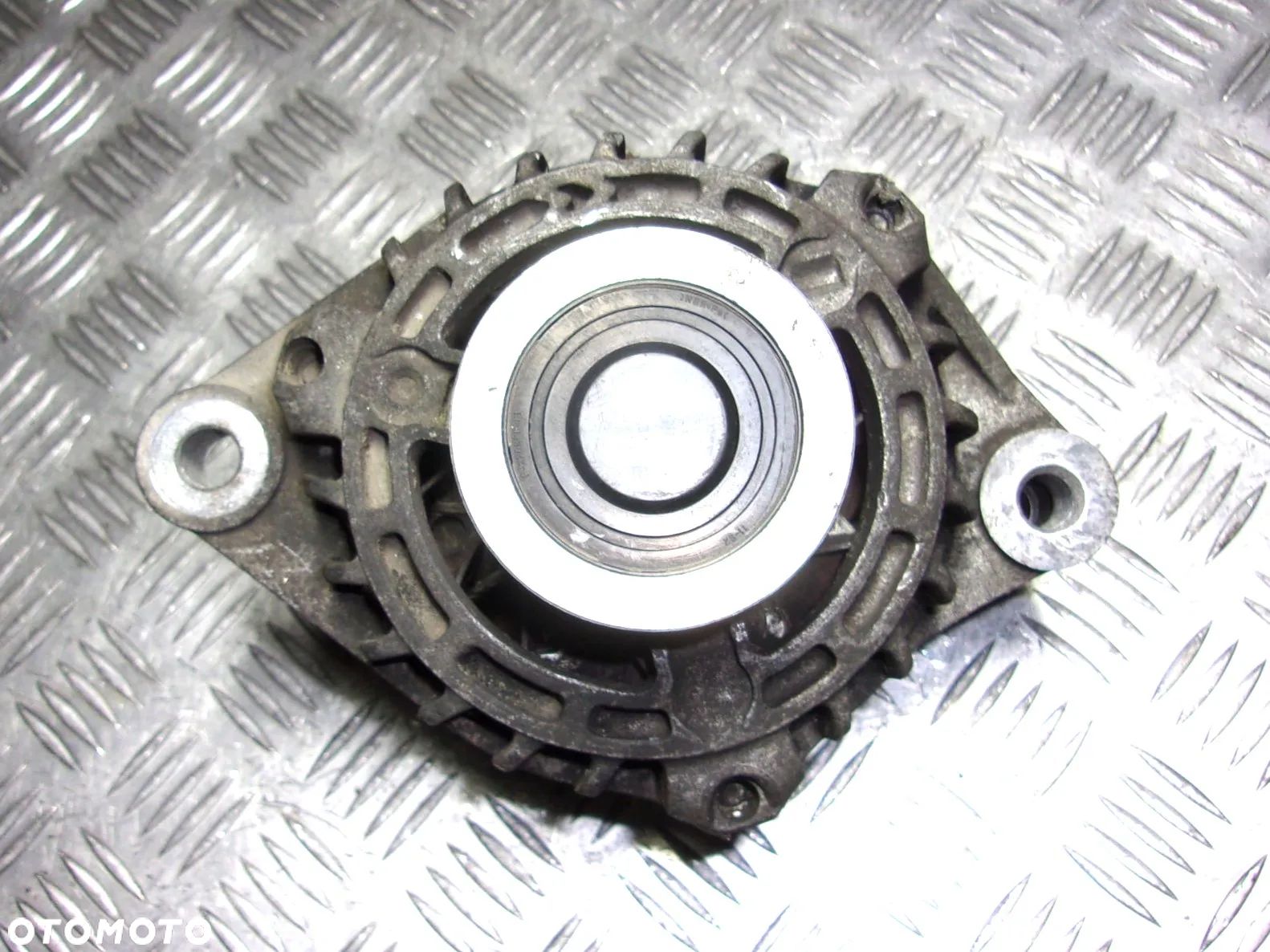 Opel Astra F Signum Vectra C Zafira B alternator 1.9 CDTI - 1