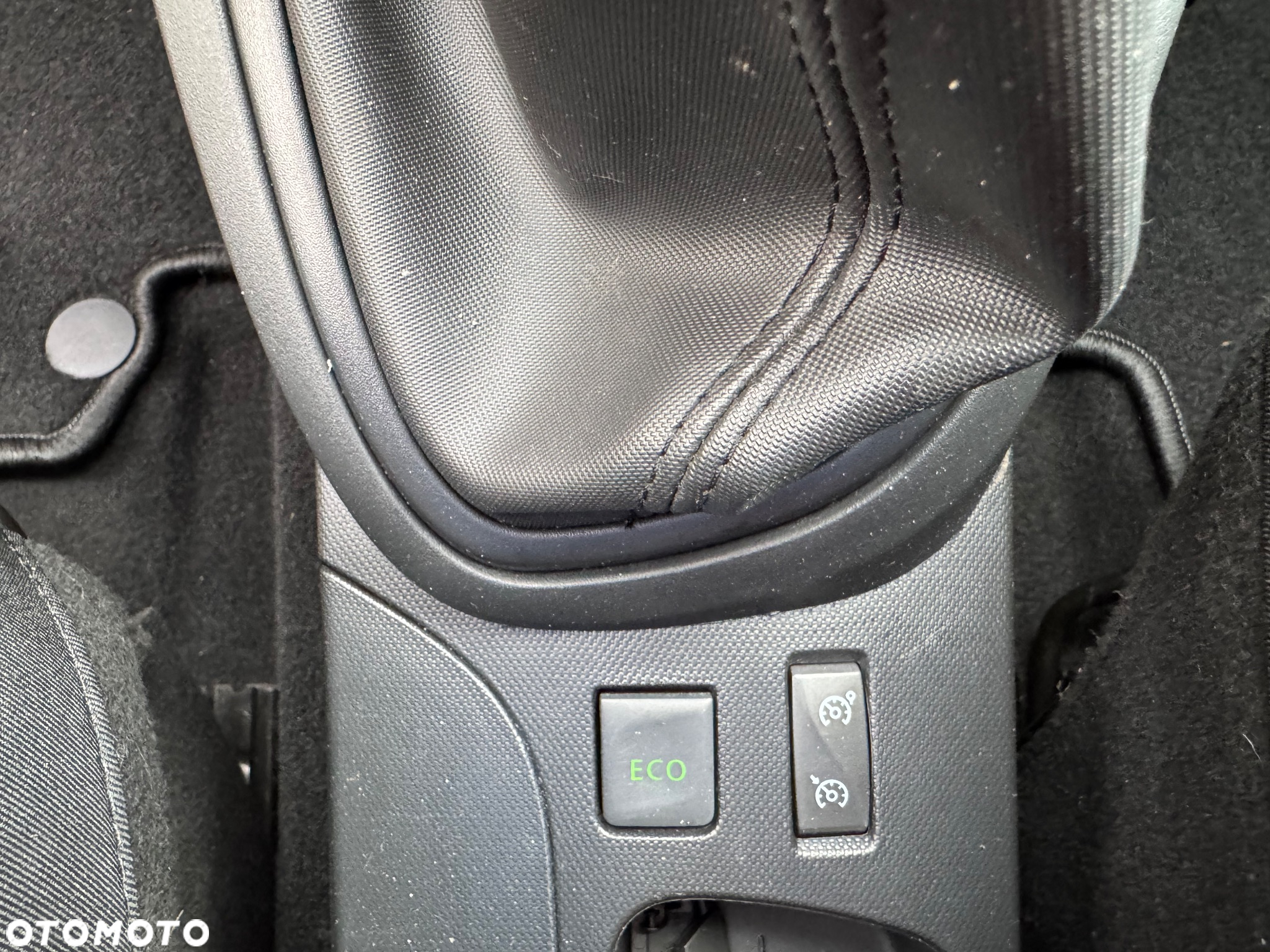 Renault Captur (ENERGY) TCe 90 LIMITED - 32