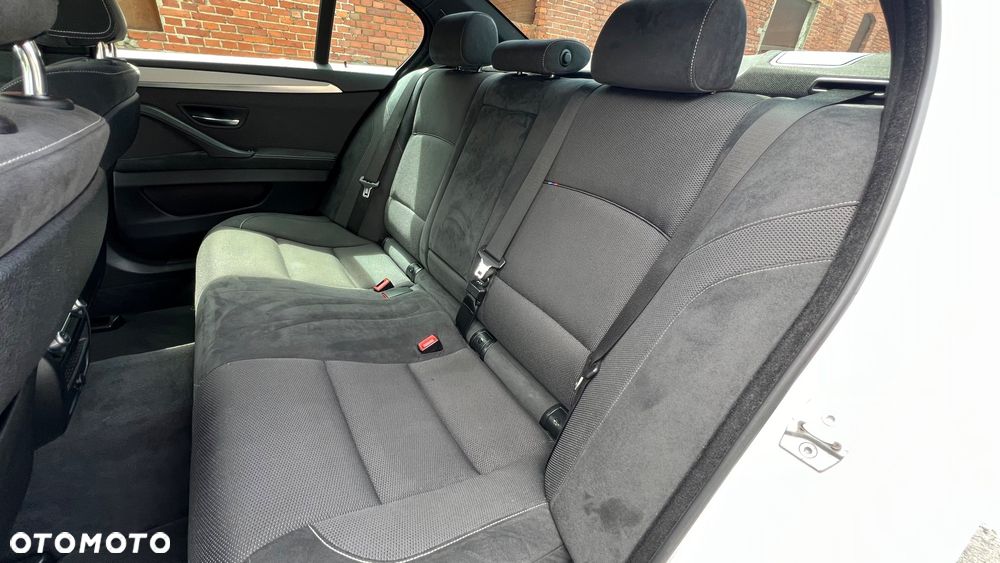 BMW Seria 5 520d xDrive - 15