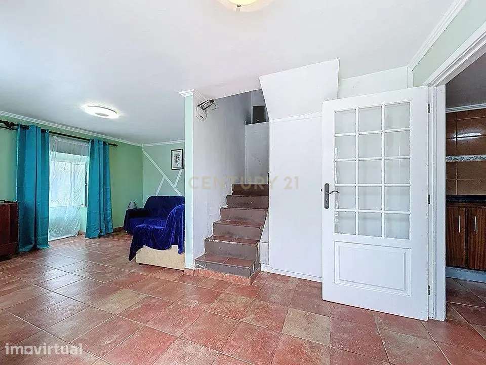 Moradia T2 com Espaços Amplos e Localização Privilegiada - Grande imagem: 3/20