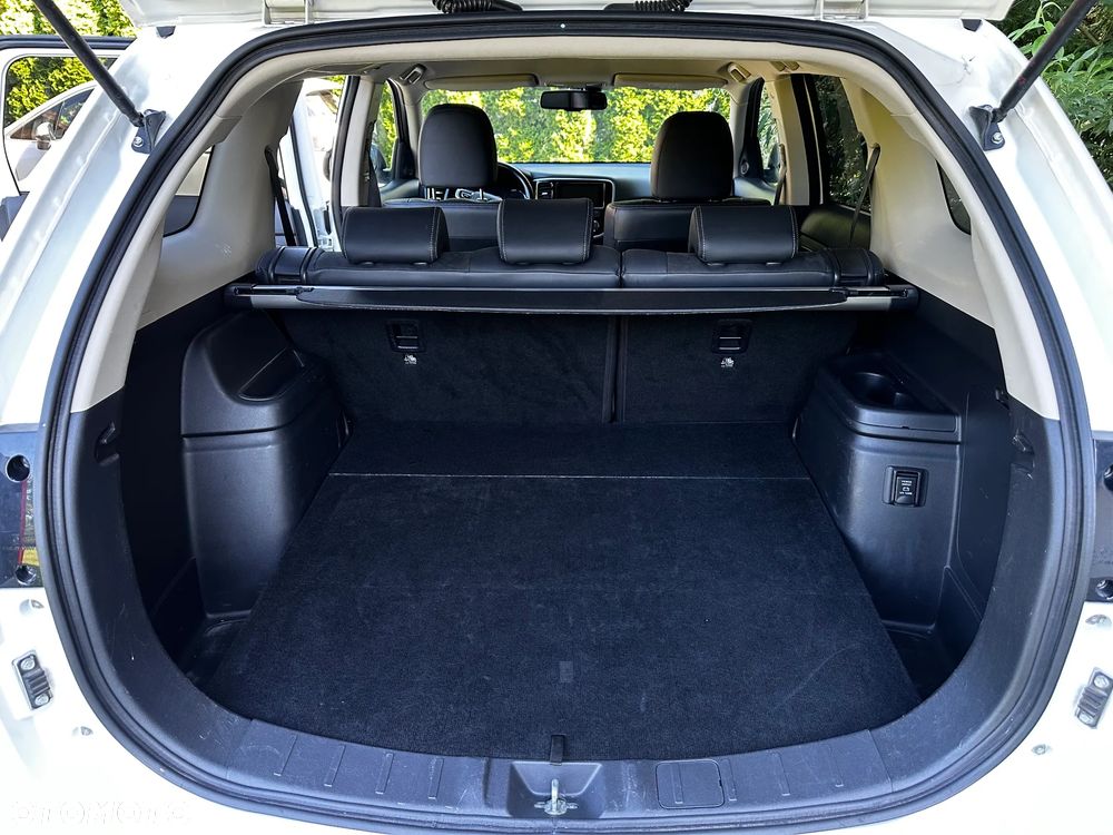 Mitsubishi Outlander Intense + - 12