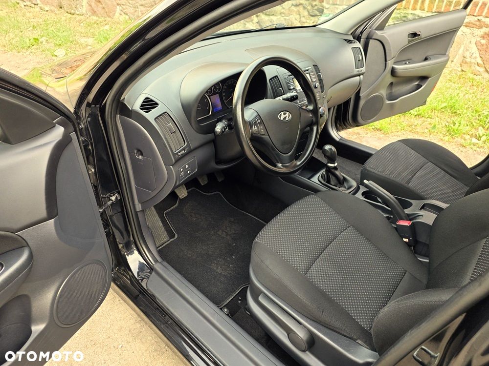 Hyundai i30 1.6 CRDi Base + EU5 - 17