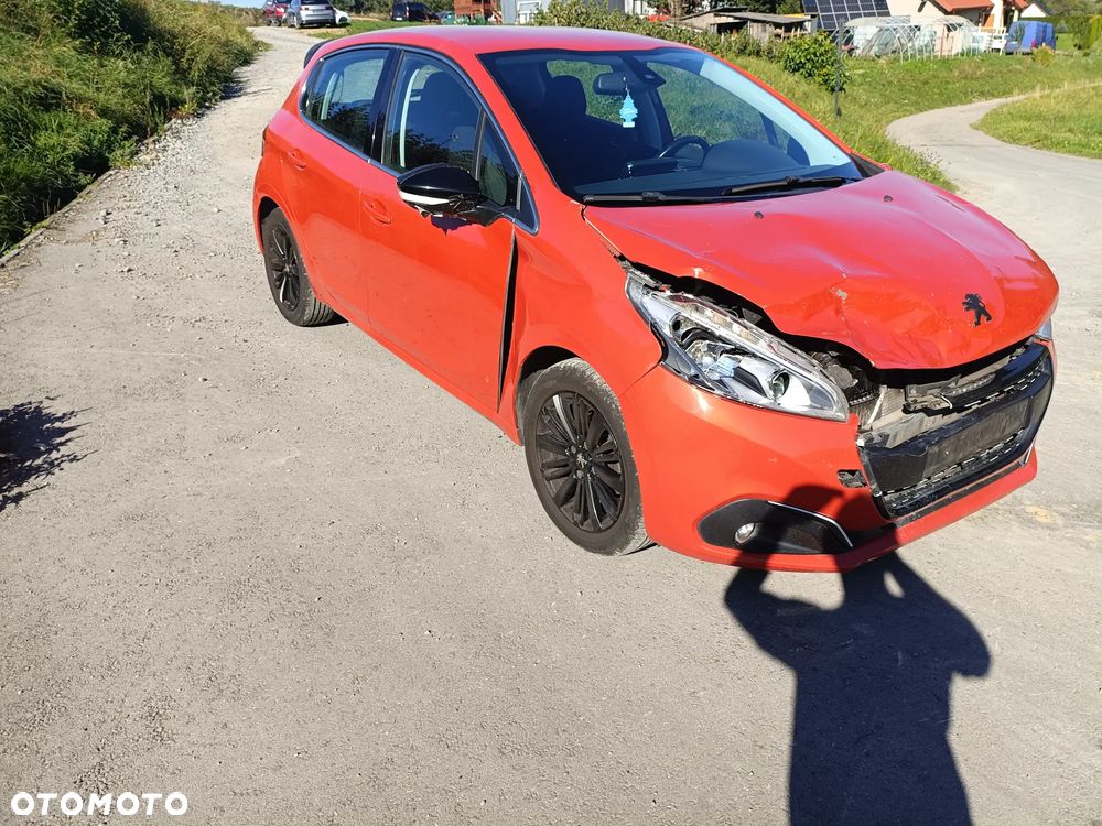 Peugeot 208 - 6