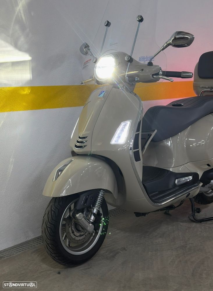 Piaggio Vespa 300 Super - 2