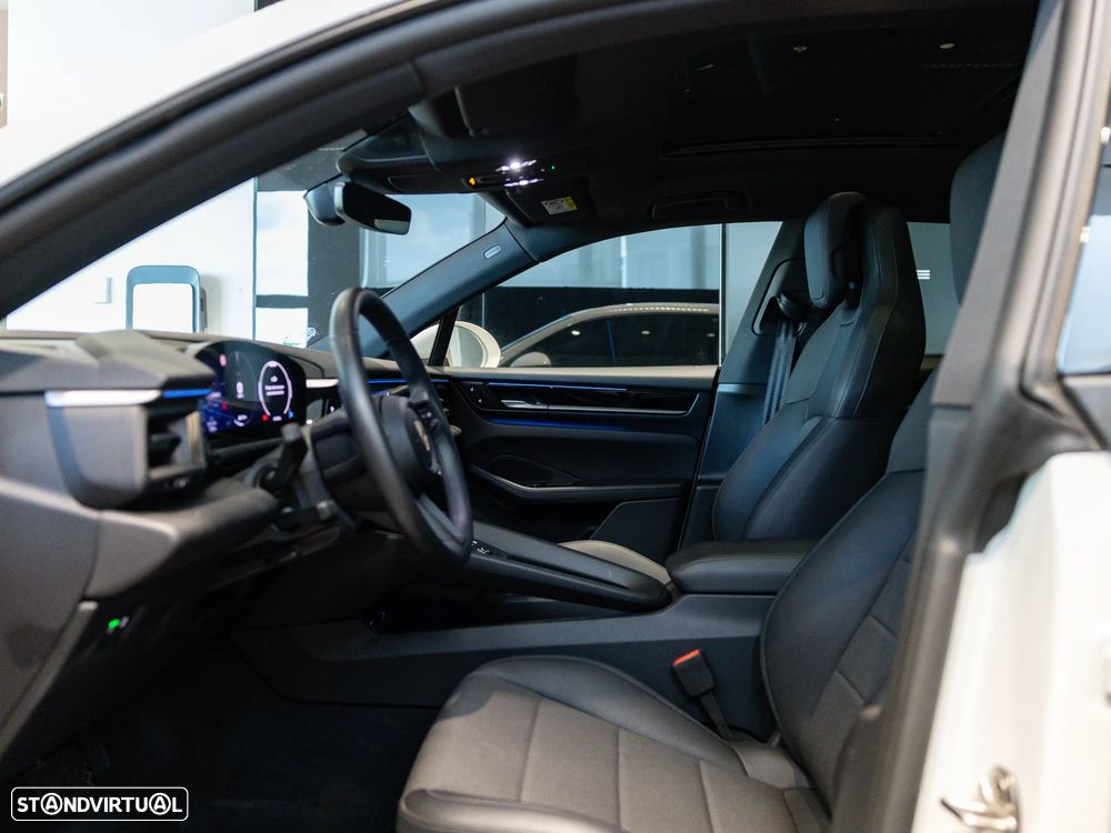Porsche Macan Electric - 23