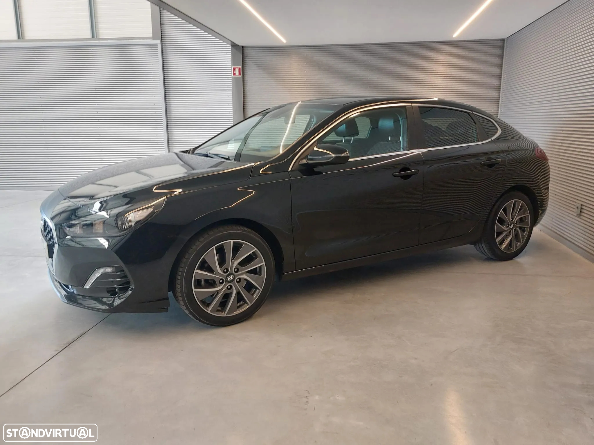 Hyundai i30 Fastback 1.0 T-GDI Style+Sens.Frt.+CI - 2